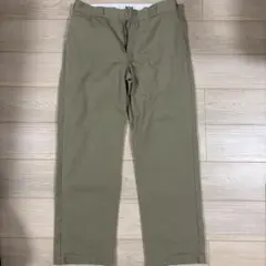 カーキ チノパン