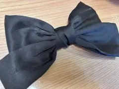 大きめ黒リボン バレッタ サテン ヘアアクセ