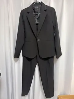 ビジネススーツ　パンツスーツ