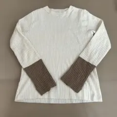 2回着用アイボリーとブラウンの長袖ニット