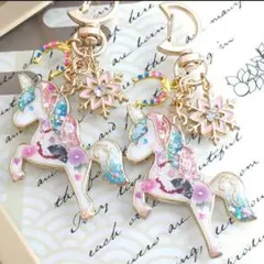雪月花☆寄り添うネコ　ホースシュー　クローバー☆レジンキーホルダー　ハンドメイド 雪月花☆寄り添うネコ ホースシュー クローバー☆レジンキーホルダー