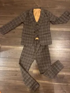 ブラウン系チェック柄 スーツ3点セット　140 男の子