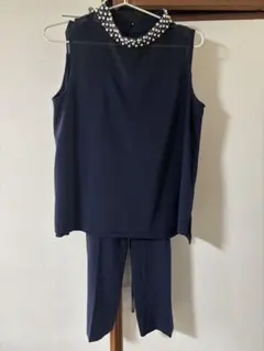 ネイビー パンツスーツ パールネックライン