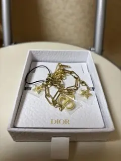 Dior 星型チャーム付きアクセサリー