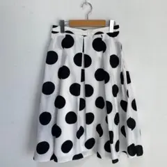 【Clear Impression】タックスカート　ドット　白黒　フレア　ミモレのサムネイル