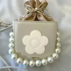 マリークワント　パールデコレーションデイジー3 ショルダー ベージュ