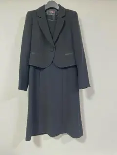 ブラックフォーマル　礼服　11号　Queue Rouge（クウェウルージュ）