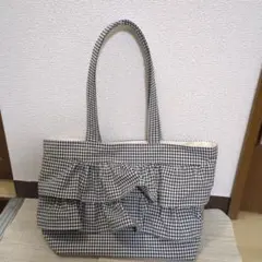 ハンドメイド　黒色ギンガムチェック フリル トートバッグ（大きめサイズ）