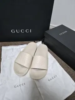 GUCCI GGエンボス スライドサンダル アイボリーのサムネイル