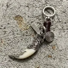 牙モチーフ カラビナ キーホルダー PUレザー アメカジ