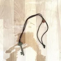 鍵型ペンダントネックレス