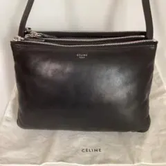 セリーヌ　パデッドショルダー　斜め掛け　シルバーロゴ　トリオスモール　黒