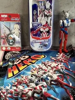 ２３　ウルトラマンカトラリーセットハンカチフィギュア付ストラップ可動式フィギュア