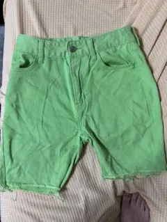 x-girl明るい緑のショートパンツ