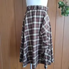 アースミュージック&エコロジー ブラウンチェック フレアスカート ベルト付き