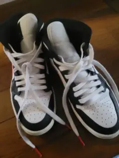 Nike Air Jordan 1 Mid スニーカーのサムネイル