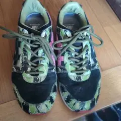 ASICS カモフラージュ スニーカー