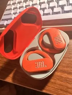 JBL 有線イヤホン 2点セット ミントは未使用　赤は使用済美品　ライトニング JBL 有線イヤホン 2点セット ミントは未使用 赤は使用済美品