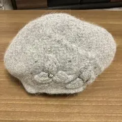 グレーの花装飾ベレー帽