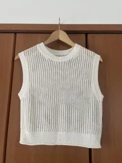 GU ホワイト ノースリーブニット