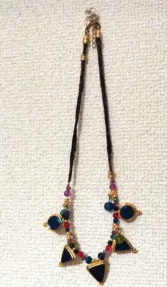 カラフルビーズ三角形ネックレス
