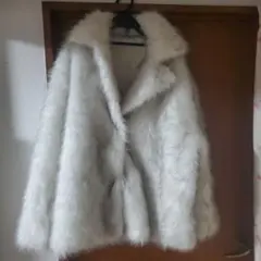 ホワイトフェイクファーコート ショート丈 ノーカラー