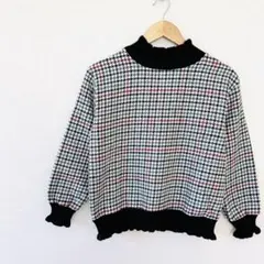 グレンチェック柄メロウニット　モックネックセーター　黒白赤　フリル　大人可愛い