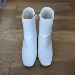 値下げ…GU ファインフィットスクエアヒールブーツ　Mサイズ　ホワイト