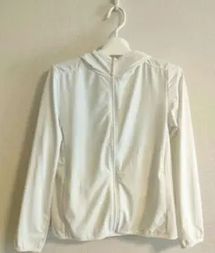 UNIQLO　　白　UVカット　エアリズム　メッシュ　パーカー 150cm