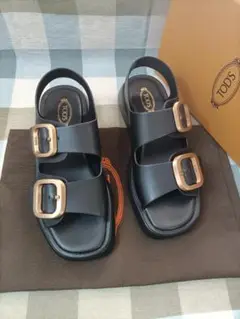 即発送/TOD'S ブラック コンフォートサンダル ダブルバックル