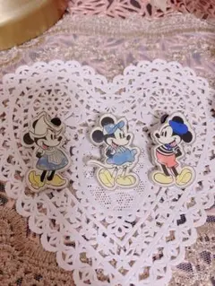 ピンバッジ　ミッキーandミニー3個セット
