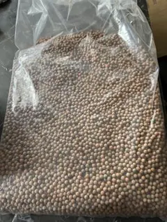 ぐんぐん玉 × ビーシュリンプ飼育用（磁性かんらん岩ボールメダカや