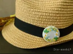 刺繍ブローチ「日本水仙とミモザのリース」ヘアゴム加工可能