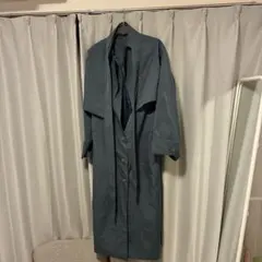 グレー トレンチコート ボタン付き　TINA JOJUN