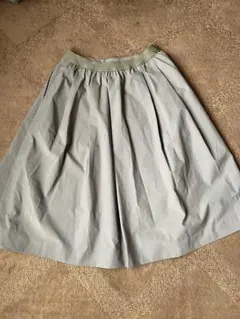 ユニクロ　カーキフレアスカート ひざ丈　S