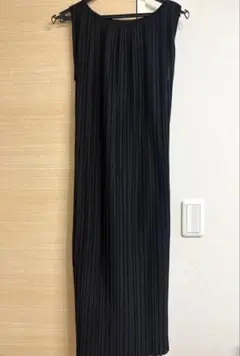 UNIQLO ユニクロ　黒　プリーツノースリーブワンピース Mサイズ