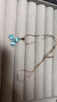 ターコイズブルー 三つ葉ネックレス