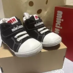 ミキハウス 黒白スニーカー