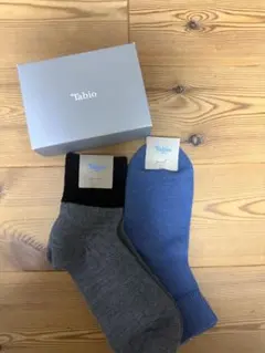 Tabio グレーとブルーのソックス2足セット