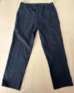 ユニクロ　メンズ　薄手　黒スラックス ベルトループ付き　股下65.5cm