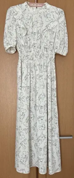 【5号】【XS】マキシワンピース 花柄　オフホワイトのサムネイル