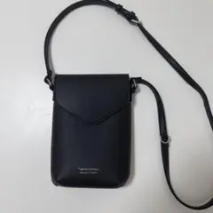 Typical Lifestyle スマホショルダーバッグ ブラック