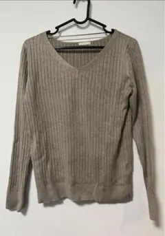 GU Vネック ニット トップス