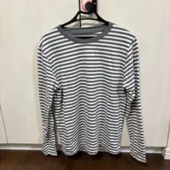 グレーとホワイトのストライプ長袖カットソー