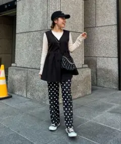 Vネックギャザーぺプラムジレ　プロズヴェール