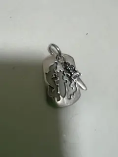 실버 펜던트 탑