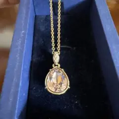 スワロフスキー　ペンダント　SWAROVSKI ピンク　ドロップストーン