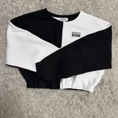 adidas クロップドスウェット