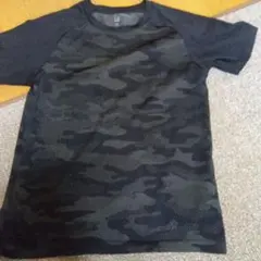 ユニクロブラック迷彩 Tシャツ 140cm