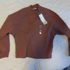 ユニクロ　モックネックT Sサイズ ブラウン